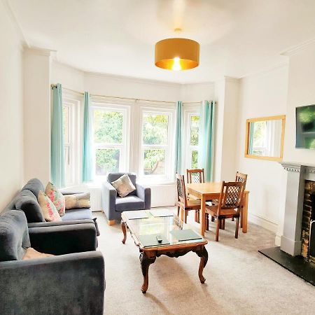 Flat-B, 4 Adults, 20 Mins To Beach, Netflix, Wifi, Sleeps 4 Adults Bournemouth Exteriör bild