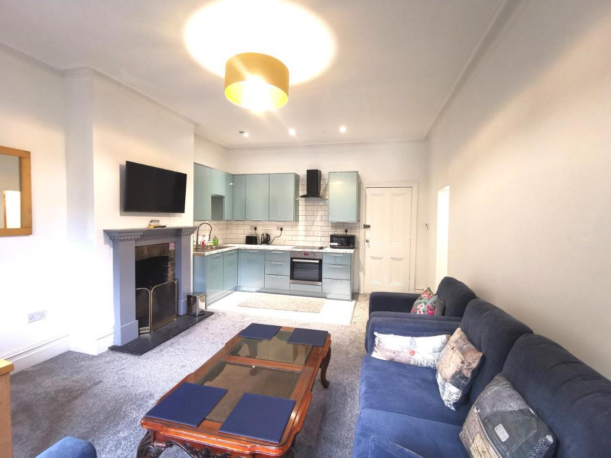 Flat-B, 4 Adults, 20 Mins To Beach, Netflix, Wifi, Sleeps 4 Adults Bournemouth Exteriör bild