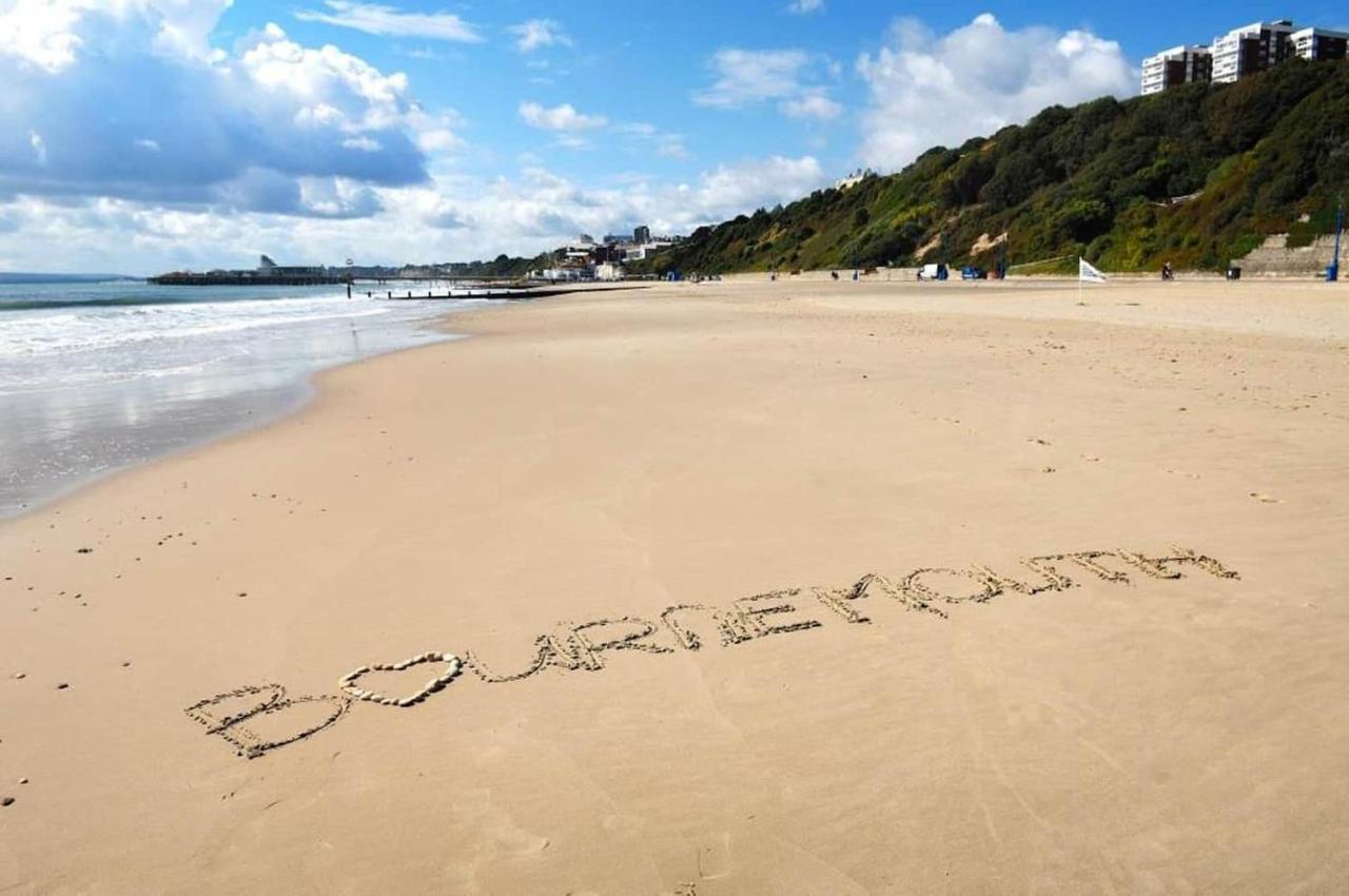 Flat-B, 4 Adults, 20 Mins To Beach, Netflix, Wifi, Sleeps 4 Adults Bournemouth Exteriör bild