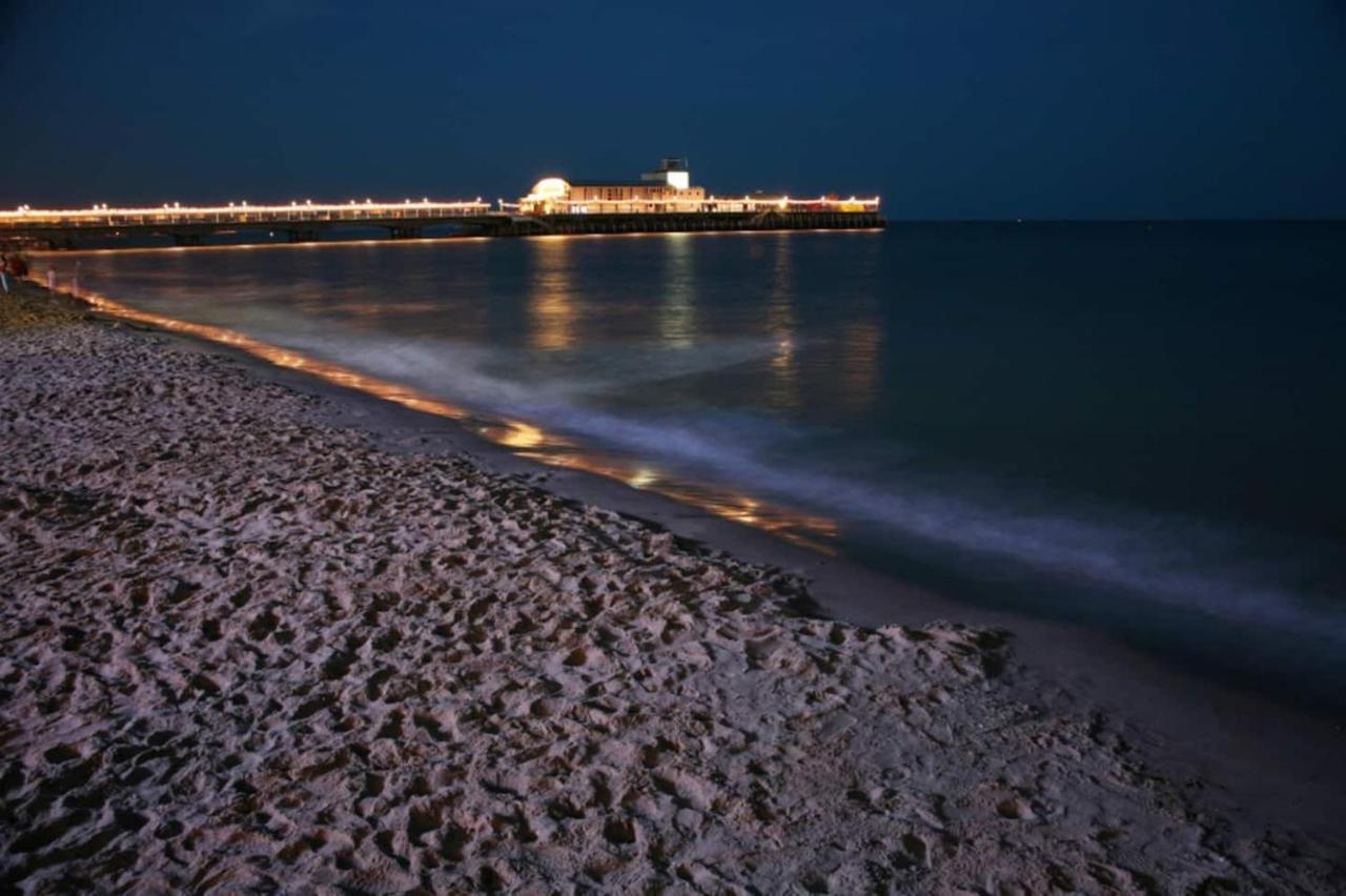 Flat-B, 4 Adults, 20 Mins To Beach, Netflix, Wifi, Sleeps 4 Adults Bournemouth Exteriör bild