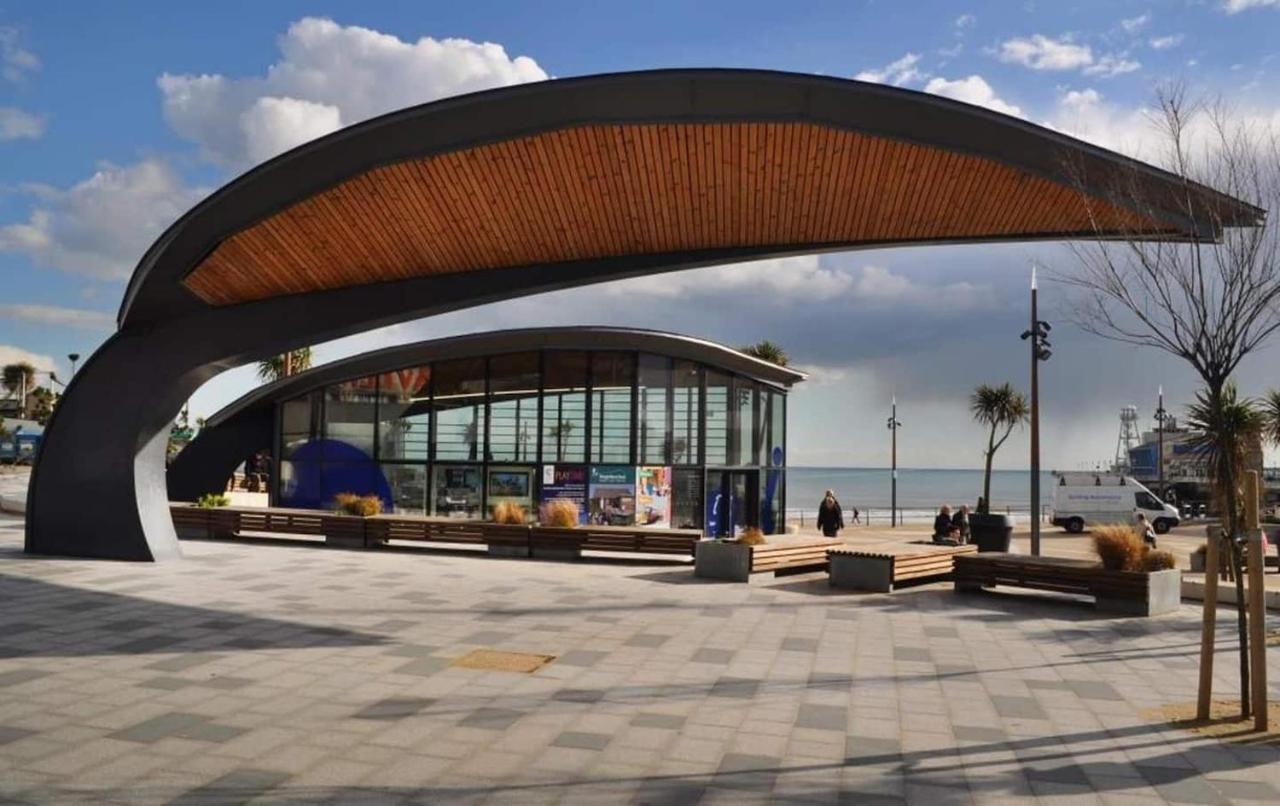 Flat-B, 4 Adults, 20 Mins To Beach, Netflix, Wifi, Sleeps 4 Adults Bournemouth Exteriör bild