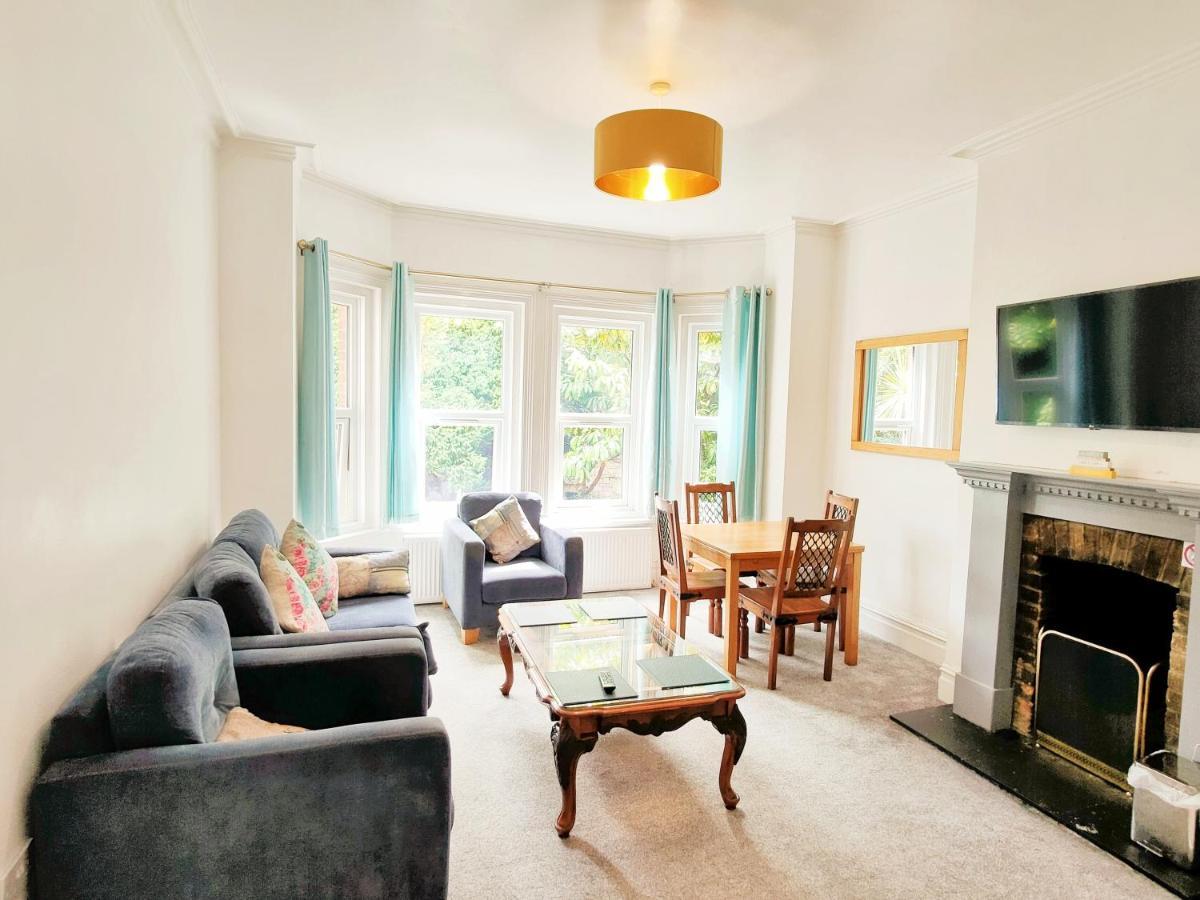 Flat-B, 4 Adults, 20 Mins To Beach, Netflix, Wifi, Sleeps 4 Adults Bournemouth Exteriör bild