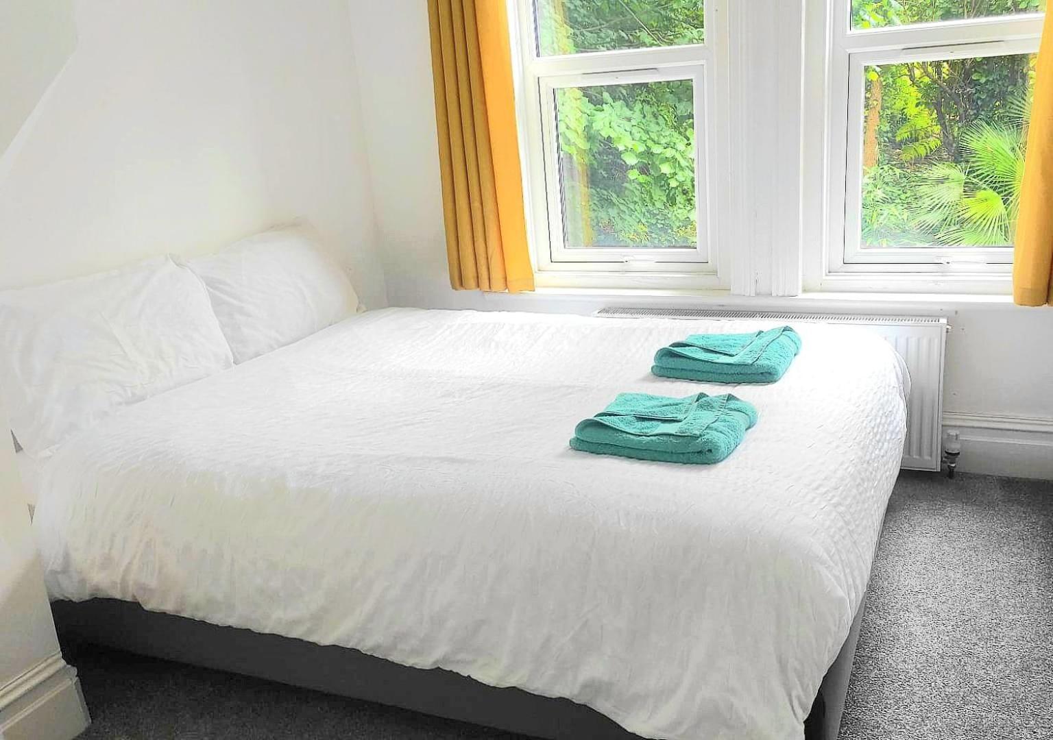 Flat-B, 4 Adults, 20 Mins To Beach, Netflix, Wifi, Sleeps 4 Adults Bournemouth Exteriör bild